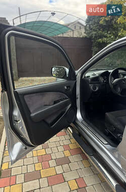 Внедорожник / Кроссовер Mitsubishi Outlander 2003 в  фото 10 Внедорожник / Кроссовер Mitsubishi Outlander 2003 в