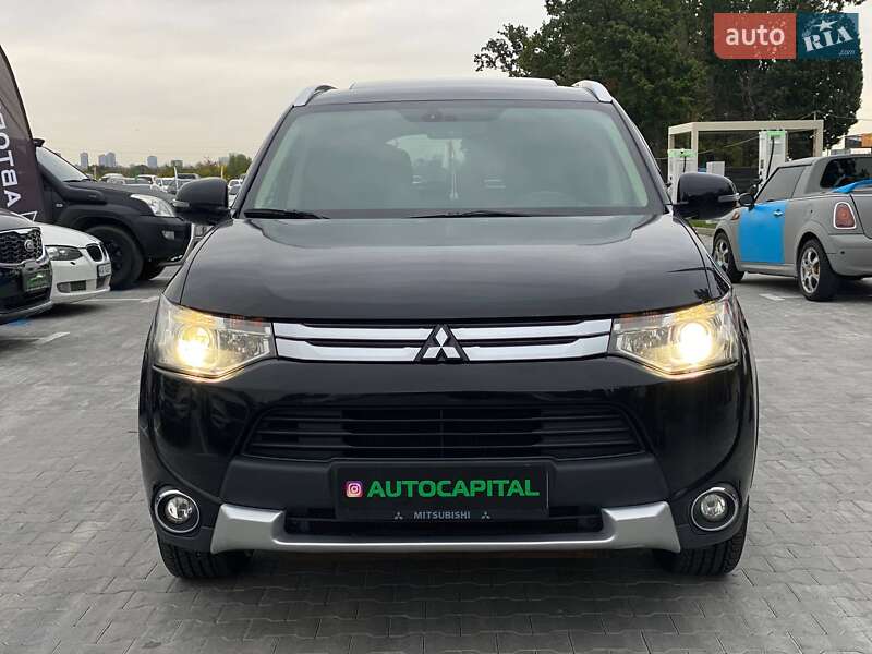 Внедорожник / Кроссовер Mitsubishi Outlander 2015 в Киеве