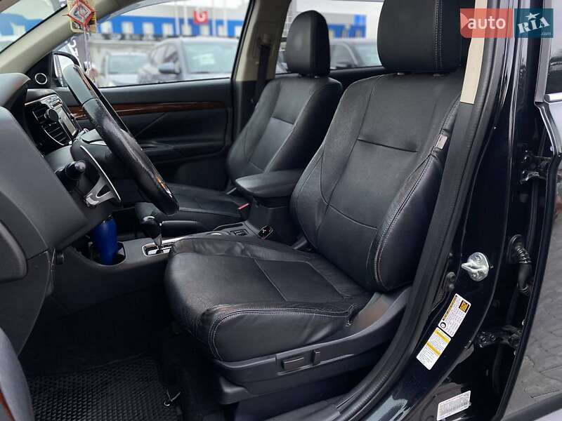 Внедорожник / Кроссовер Mitsubishi Outlander 2015 в Киеве