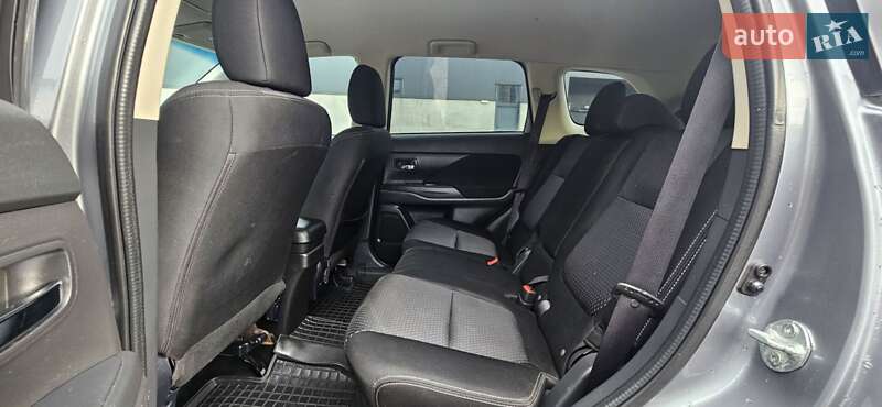 Внедорожник / Кроссовер Mitsubishi Outlander 2015 в Киеве фото 23 Внедорожник / Кроссовер Mitsubishi Outlander 2015 в Киеве
