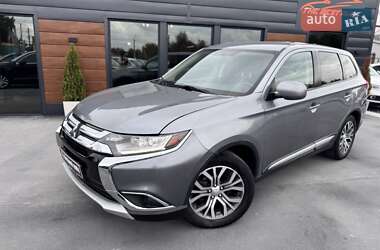 Позашляховик / Кросовер Mitsubishi Outlander 2018 в  фото 3 Позашляховик / Кросовер Mitsubishi Outlander 2018 в