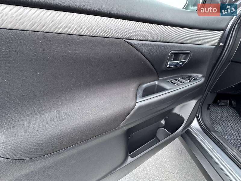 Внедорожник / Кроссовер Mitsubishi Outlander 2018 в Ровно фото 27 Внедорожник / Кроссовер Mitsubishi Outlander 2018 в Ровно
