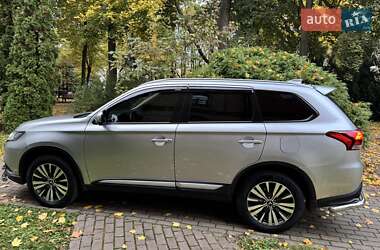 Внедорожник / Кроссовер Mitsubishi Outlander 2018 в 