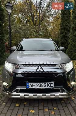 Внедорожник / Кроссовер Mitsubishi Outlander 2018 в 