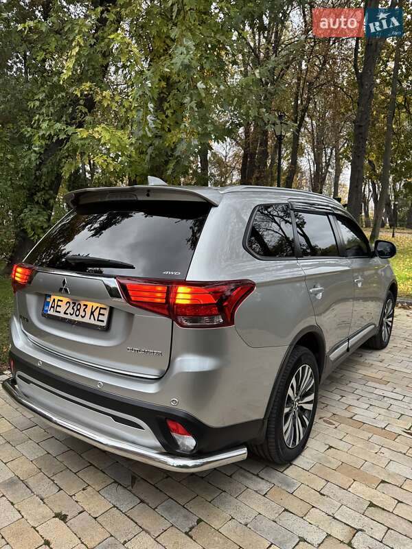 Позашляховик / Кросовер Mitsubishi Outlander 2018 в Києві