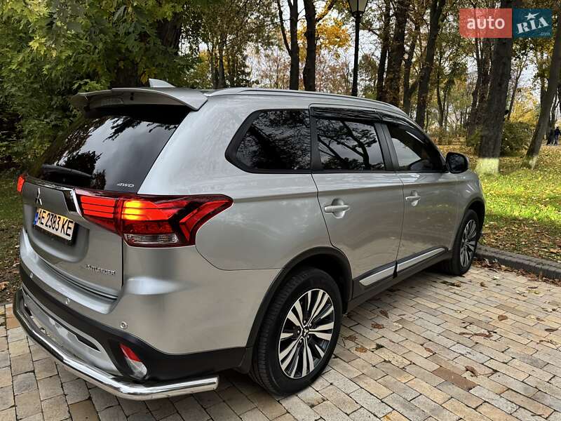 Позашляховик / Кросовер Mitsubishi Outlander 2018 в Києві