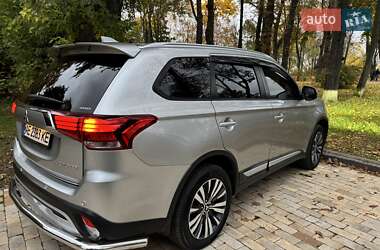 Внедорожник / Кроссовер Mitsubishi Outlander 2018 в 