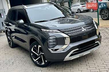 Внедорожник / Кроссовер Mitsubishi Outlander 2024 в 