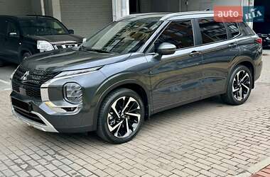 Внедорожник / Кроссовер Mitsubishi Outlander 2024 в 