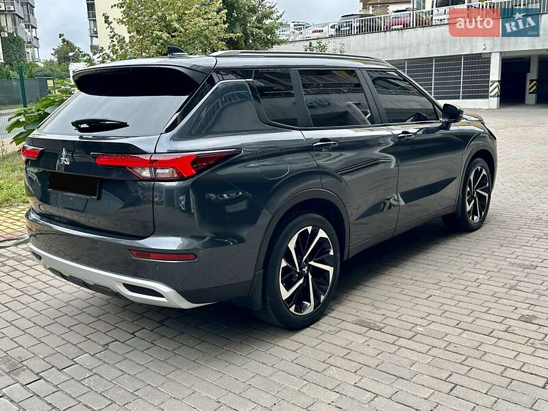 Позашляховик / Кросовер Mitsubishi Outlander 2024 в Києві