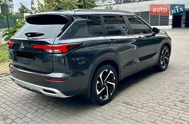 Внедорожник / Кроссовер Mitsubishi Outlander 2024 в 