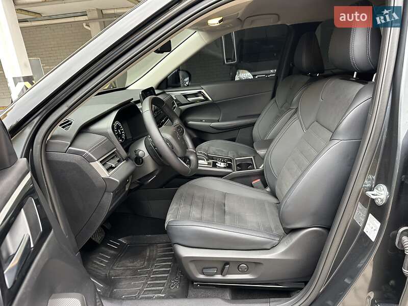 Позашляховик / Кросовер Mitsubishi Outlander 2024 в Києві