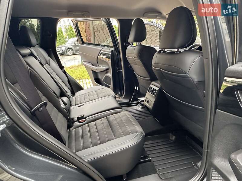 Позашляховик / Кросовер Mitsubishi Outlander 2024 в Києві