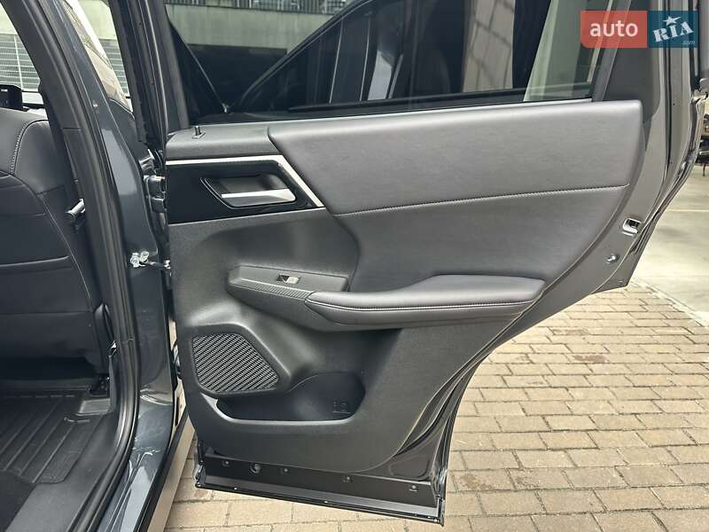 Позашляховик / Кросовер Mitsubishi Outlander 2024 в Києві