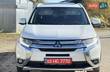 Внедорожник / Кроссовер Mitsubishi Outlander 2016 в 