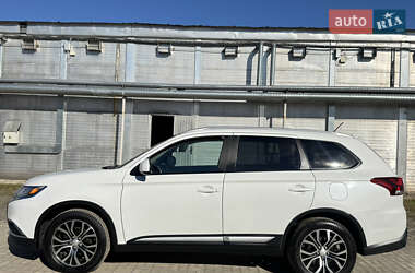 Внедорожник / Кроссовер Mitsubishi Outlander 2016 в 