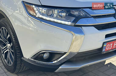 Внедорожник / Кроссовер Mitsubishi Outlander 2016 в 
