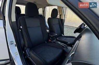 Внедорожник / Кроссовер Mitsubishi Outlander 2016 в 