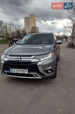 Позашляховик / Кросовер Mitsubishi Outlander 2019 в Києві