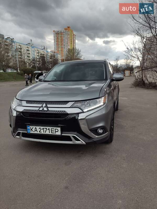 Позашляховик / Кросовер Mitsubishi Outlander 2019 в Києві фото Позашляховик / Кросовер Mitsubishi Outlander 2019 в Києві
