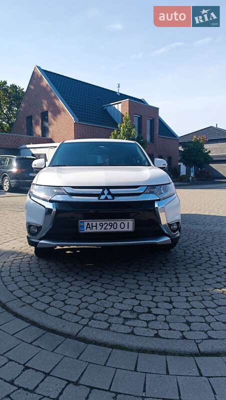 Внедорожник / Кроссовер Mitsubishi Outlander 2015 в Львове фото Внедорожник / Кроссовер Mitsubishi Outlander 2015 в Львове