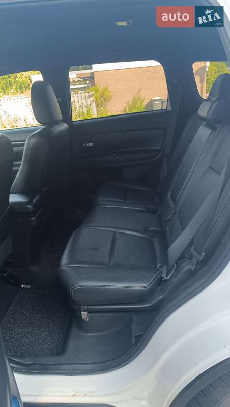 Внедорожник / Кроссовер Mitsubishi Outlander 2015 в Львове фото 5 Внедорожник / Кроссовер Mitsubishi Outlander 2015 в Львове