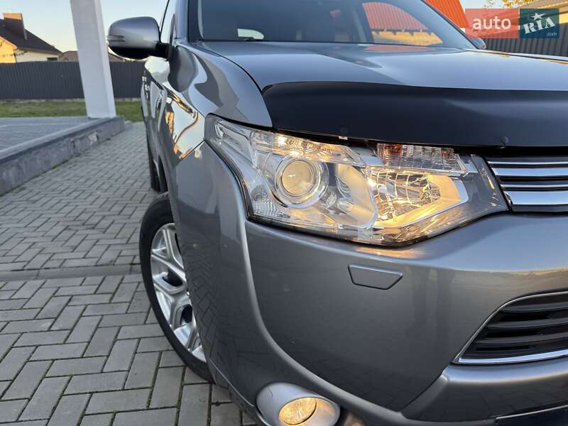 Позашляховик / Кросовер Mitsubishi Outlander 2014 в Луцьку
