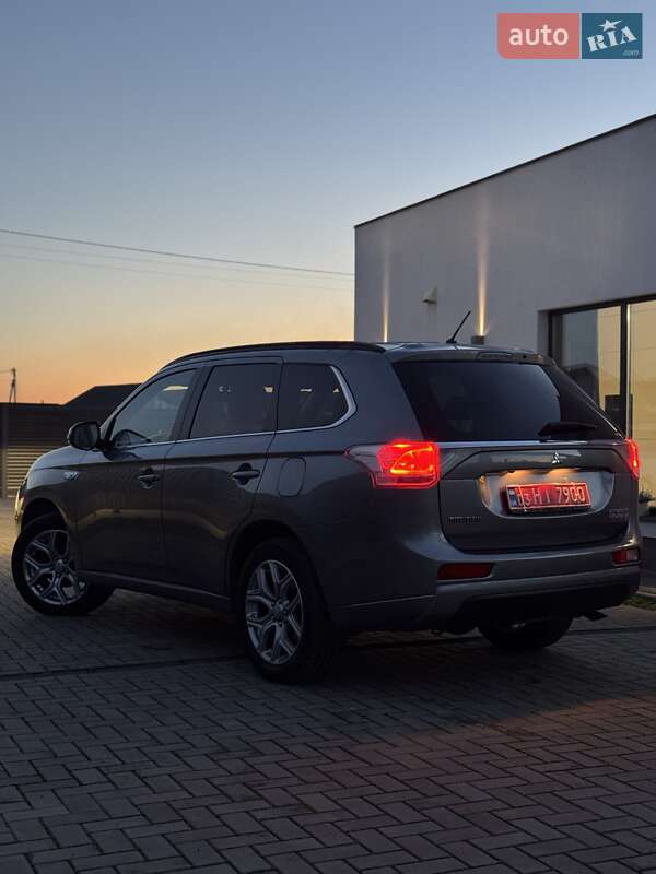 Позашляховик / Кросовер Mitsubishi Outlander 2014 в Луцьку