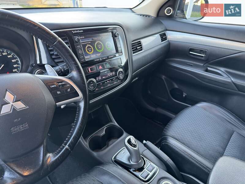 Позашляховик / Кросовер Mitsubishi Outlander 2014 в Луцьку