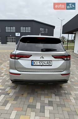 Позашляховик / Кросовер Mitsubishi Outlander 2021 в  фото 7 Позашляховик / Кросовер Mitsubishi Outlander 2021 в