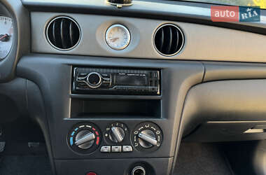 Позашляховик / Кросовер Mitsubishi Outlander 2006 в  фото 41 Позашляховик / Кросовер Mitsubishi Outlander 2006 в