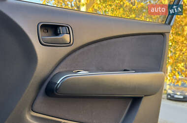 Позашляховик / Кросовер Mitsubishi Outlander 2006 в  фото 46 Позашляховик / Кросовер Mitsubishi Outlander 2006 в