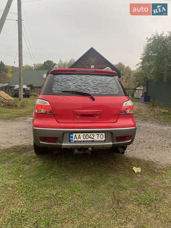 Позашляховик / Кросовер Mitsubishi Outlander 2006 в  фото Позашляховик / Кросовер Mitsubishi Outlander 2006 в