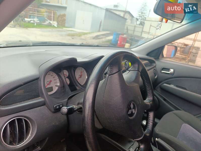 Внедорожник / Кроссовер Mitsubishi Outlander 2003 в Львове