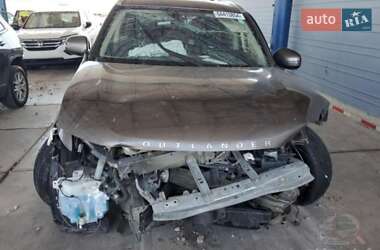 Внедорожник / Кроссовер Mitsubishi Outlander 2018 в 