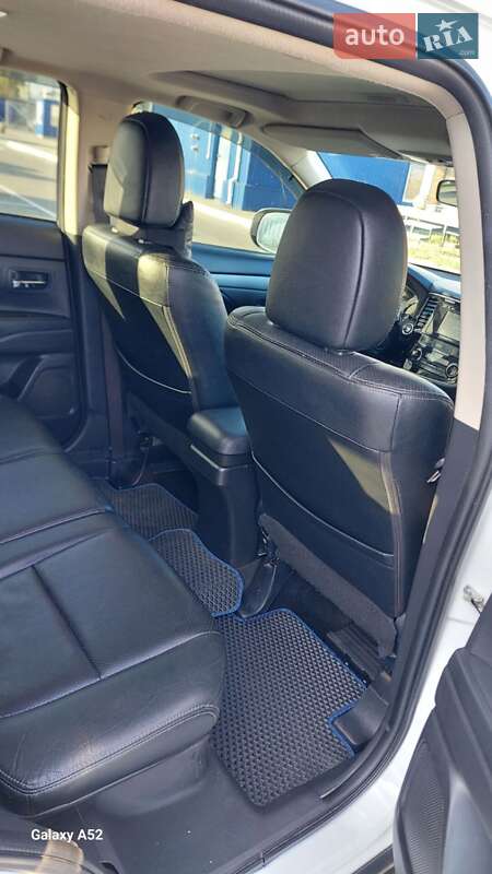 Позашляховик / Кросовер Mitsubishi Outlander 2013 в Миколаєві фото 30 Позашляховик / Кросовер Mitsubishi Outlander 2013 в Миколаєві