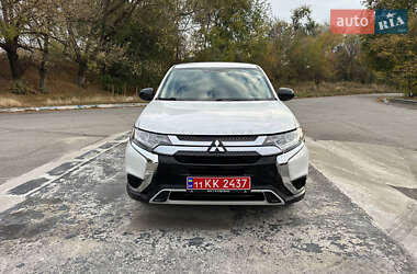 Позашляховик / Кросовер Mitsubishi Outlander 2020 в  фото 2 Позашляховик / Кросовер Mitsubishi Outlander 2020 в