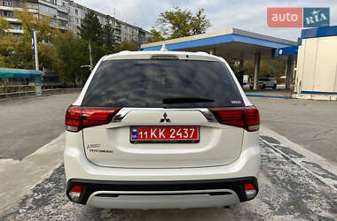 Позашляховик / Кросовер Mitsubishi Outlander 2020 в  фото 4 Позашляховик / Кросовер Mitsubishi Outlander 2020 в