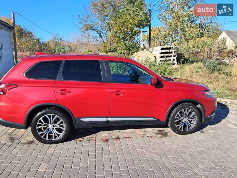 Внедорожник / Кроссовер Mitsubishi Outlander 2018 в Городке