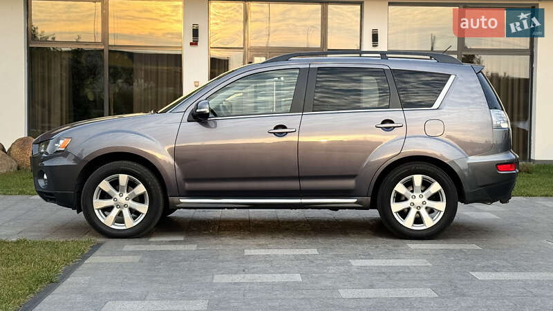 Внедорожник / Кроссовер Mitsubishi Outlander 2011 в Ровно