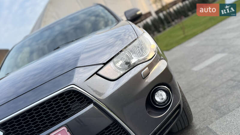 Внедорожник / Кроссовер Mitsubishi Outlander 2011 в Ровно