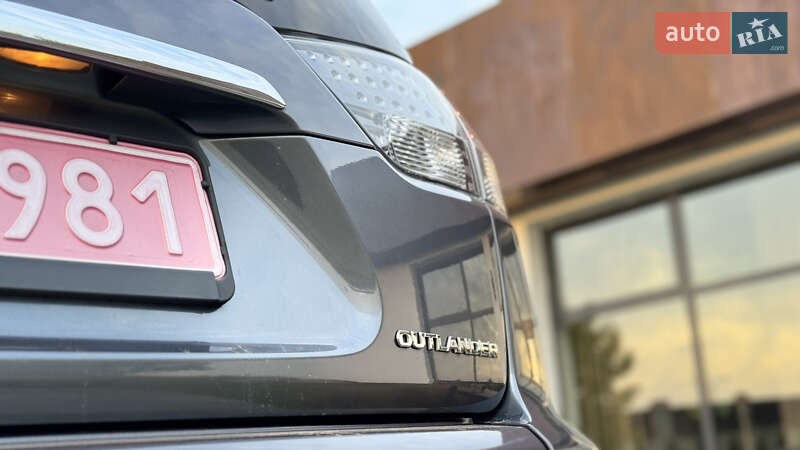 Внедорожник / Кроссовер Mitsubishi Outlander 2011 в Ровно