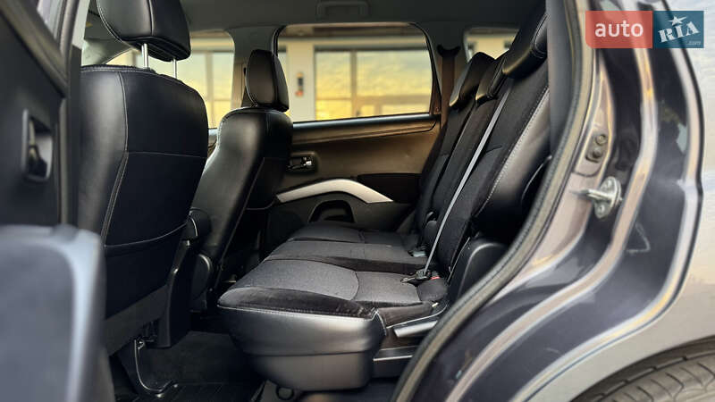 Внедорожник / Кроссовер Mitsubishi Outlander 2011 в Ровно