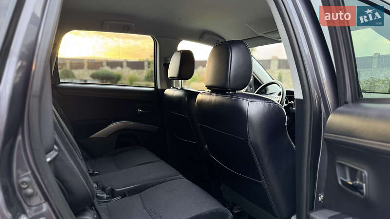 Внедорожник / Кроссовер Mitsubishi Outlander 2011 в Ровно