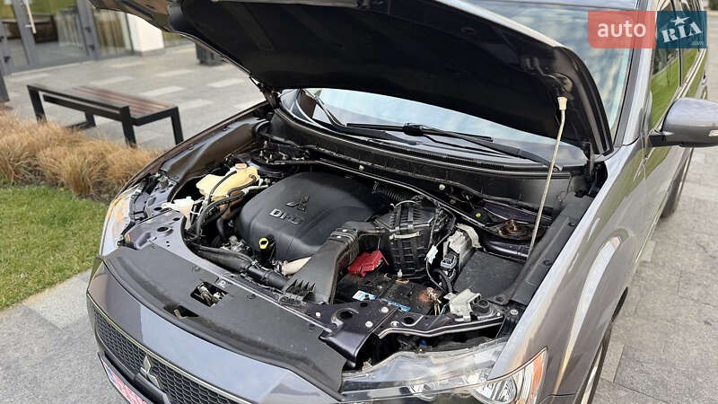 Внедорожник / Кроссовер Mitsubishi Outlander 2011 в Ровно