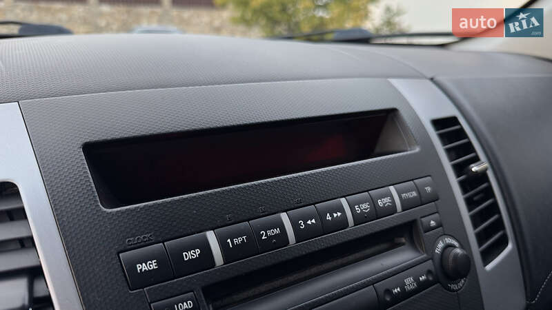 Внедорожник / Кроссовер Mitsubishi Outlander 2011 в Ровно