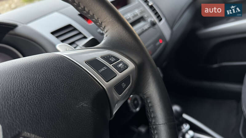 Внедорожник / Кроссовер Mitsubishi Outlander 2011 в Ровно