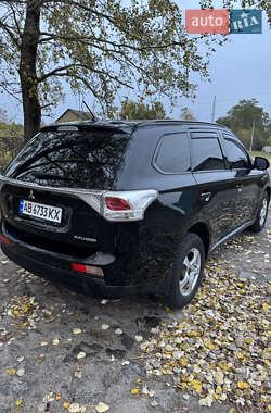 Позашляховик / Кросовер Mitsubishi Outlander 2014 в  фото 5 Позашляховик / Кросовер Mitsubishi Outlander 2014 в