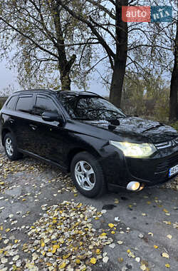 Позашляховик / Кросовер Mitsubishi Outlander 2014 в  фото 11 Позашляховик / Кросовер Mitsubishi Outlander 2014 в