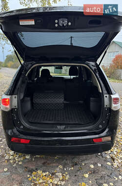 Позашляховик / Кросовер Mitsubishi Outlander 2014 в  фото 19 Позашляховик / Кросовер Mitsubishi Outlander 2014 в